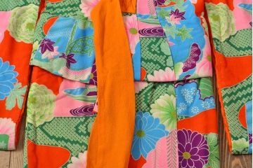 アンティーク　大正〜昭和初期　子供用縮緬着物(正絹、古布)(R-051894)