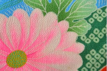 アンティーク　大正〜昭和初期　子供用縮緬着物(正絹、古布)(R-051894)