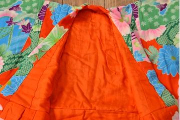 アンティーク　大正〜昭和初期　子供用縮緬着物(正絹、古布)(R-051894)