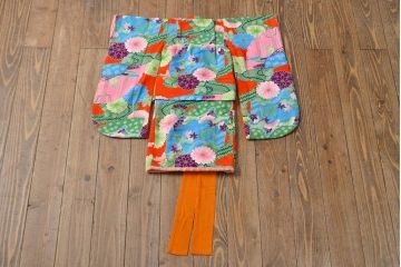 アンティーク　大正〜昭和初期　子供用縮緬着物(正絹、古布)(R-051894)