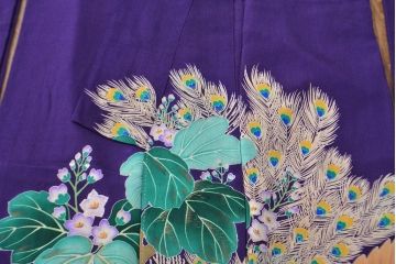 アンティーク　大正〜昭和初期　孔雀に花模様刺繍　着物(正絹、古布)(R-051895)