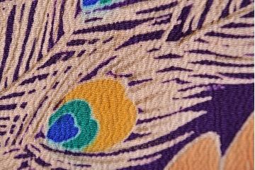 アンティーク　大正〜昭和初期　孔雀に花模様刺繍　着物(正絹、古布)(R-051895)