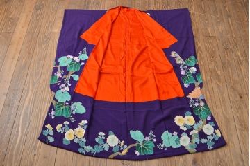 アンティーク　大正〜昭和初期　孔雀に花模様刺繍　着物(正絹、古布)(R-051895)