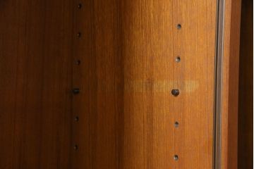 和製ビンテージ　美品　チーク材　北欧スタイルの空間づくりに活躍する蛇腹扉(シャッター)付き二段重ねキャビネット(食器棚、収納棚、本箱、ブックケース、飾り棚、ヴィンテージ)(R-051914)