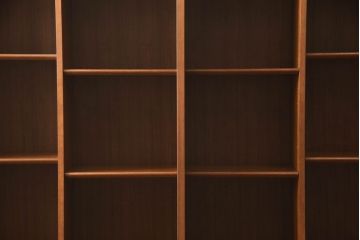 和製ビンテージ　美品　チーク材　北欧スタイルの空間づくりに活躍する蛇腹扉(シャッター)付き二段重ねキャビネット(食器棚、収納棚、本箱、ブックケース、飾り棚、ヴィンテージ)(R-051914)