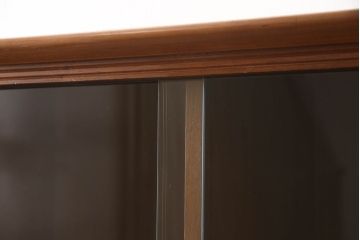 和製ビンテージ　美品　チーク材　北欧スタイルの空間づくりに活躍する蛇腹扉(シャッター)付き二段重ねキャビネット(食器棚、収納棚、本箱、ブックケース、飾り棚、ヴィンテージ)(R-051914)