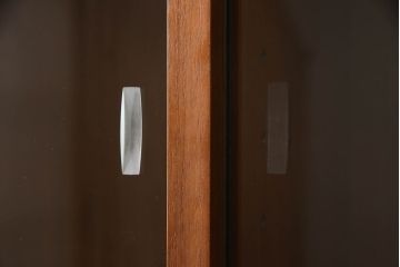 和製ビンテージ　美品　チーク材　北欧スタイルの空間づくりに活躍する蛇腹扉(シャッター)付き二段重ねキャビネット(食器棚、収納棚、本箱、ブックケース、飾り棚、ヴィンテージ)(R-051914)