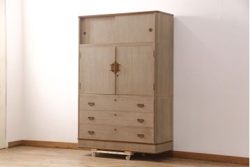 中古　中沢和夫作　桐材に桑材のラインがアクセントになった上品な加茂総桐箪笥(胴丸、総桐たんす、総桐箪笥、衣装箪笥、着物箪笥、和タンス)(R-051925)