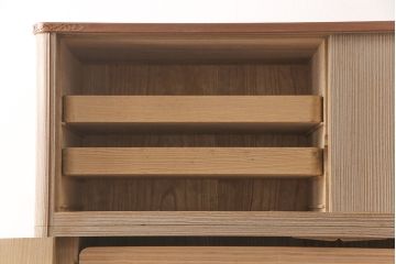 中古　中沢和夫作　桐材に桑材のラインがアクセントになった上品な加茂総桐箪笥(胴丸、総桐たんす、総桐箪笥、衣装箪笥、着物箪笥、和タンス)(R-051925)