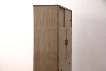 中古　中沢和夫作　桐材に桑材のラインがアクセントになった上品な加茂総桐箪笥(胴丸、総桐たんす、総桐箪笥、衣装箪笥、着物箪笥、和タンス)(R-051925)