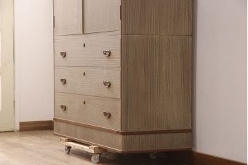 中古　中沢和夫作　桐材に桑材のラインがアクセントになった上品な加茂総桐箪笥(胴丸、総桐たんす、総桐箪笥、衣装箪笥、着物箪笥、和タンス)(R-051925)