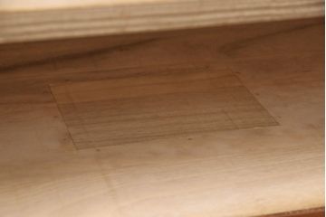 中古　中沢和夫作　桐材に桑材のラインがアクセントになった上品な加茂総桐箪笥(胴丸、総桐たんす、総桐箪笥、衣装箪笥、着物箪笥、和タンス)(R-051925)