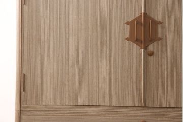 中古　中沢和夫作　桐材に桑材のラインがアクセントになった上品な加茂総桐箪笥(胴丸、総桐たんす、総桐箪笥、衣装箪笥、着物箪笥、和タンス)(R-051925)