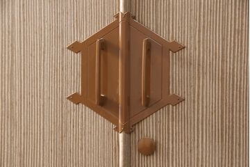 中古　中沢和夫作　桐材に桑材のラインがアクセントになった上品な加茂総桐箪笥(胴丸、総桐たんす、総桐箪笥、衣装箪笥、着物箪笥、和タンス)(R-051925)