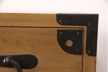 和製アンティーク　前面桐材　丸みのあるデザインの金具が可愛らしい松本衣装箪笥(時代箪笥、和タンス、引き出し、チェスト)(R-051928)