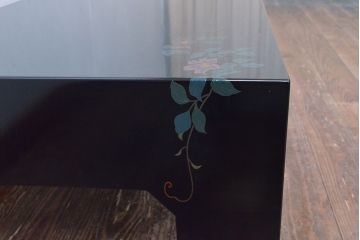 中古　モリシゲ(MORISHIGE/森繁)　総漆塗り　隅にあしらわれた花が美しい文机(定価約33万円)(ローテーブル、机)(R-051930)