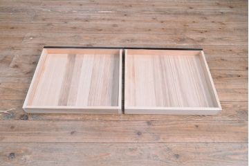 中古　モリシゲ(MORISHIGE/森繁)　総漆塗り　隅にあしらわれた花が美しい文机(定価約33万円)(ローテーブル、机)(R-051930)