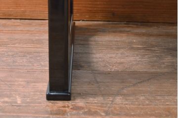 中古　モリシゲ(MORISHIGE/森繁)　総漆塗り　隅にあしらわれた花が美しい文机(定価約33万円)(ローテーブル、机)(R-051930)