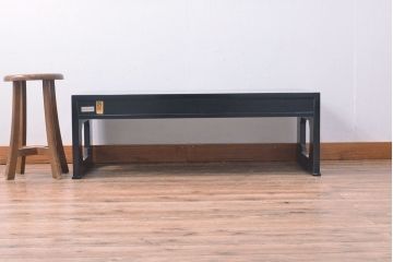 中古　モリシゲ(MORISHIGE/森繁)　総漆塗り　隅にあしらわれた花が美しい文机(定価約33万円)(ローテーブル、机)(R-051930)
