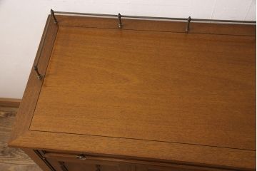中古　アメリカ製　DREXEL HERITAGE(ドレクセルヘリテイジ)　Triune(トライユン)　クラシカルな雰囲気が素敵なキャスター付きサービス台(キャビネット、作業台、収納棚)(R-051937)