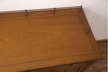 中古　アメリカ製　DREXEL HERITAGE(ドレクセルヘリテイジ)　Triune(トライユン)　クラシカルな雰囲気が素敵なキャスター付きサービス台(キャビネット、作業台、収納棚)(R-051937)