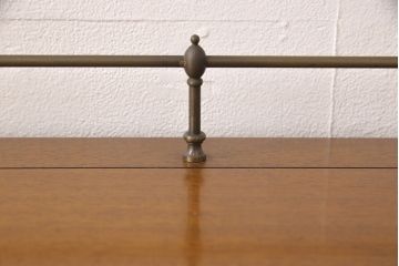 中古　アメリカ製　DREXEL HERITAGE(ドレクセルヘリテイジ)　Triune(トライユン)　クラシカルな雰囲気が素敵なキャスター付きサービス台(キャビネット、作業台、収納棚)(R-051937)