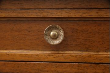 中古　アメリカ製　DREXEL HERITAGE(ドレクセルヘリテイジ)　Triune(トライユン)　クラシカルな雰囲気が素敵なキャスター付きサービス台(キャビネット、作業台、収納棚)(R-051937)