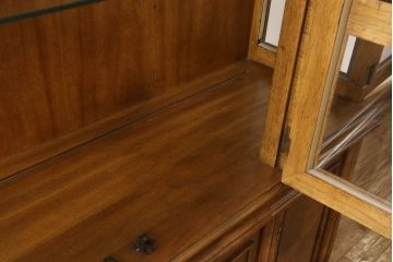 中古　希少　DREXEL HERITAGE(ドレクセルヘリテイジ)　Cameo Classics(キャメオクラシックス)　気品ある佇まいが高級感溢れるのマホガニー材製三面ガラスキャビネット(定価約220万円)(キュリオケース、飾り棚、収納棚)(R-051938)