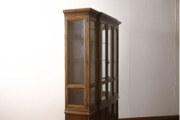 中古　希少　DREXEL HERITAGE(ドレクセルヘリテイジ)　Cameo Classics(キャメオクラシックス)　気品ある佇まいが高級感溢れるのマホガニー材製三面ガラスキャビネット(定価約220万円)(キュリオケース、飾り棚、収納棚)(R-051938)