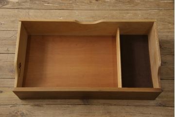 中古　希少　DREXEL HERITAGE(ドレクセルヘリテイジ)　Cameo Classics(キャメオクラシックス)　気品ある佇まいが高級感溢れるのマホガニー材製三面ガラスキャビネット(定価約220万円)(キュリオケース、飾り棚、収納棚)(R-051938)