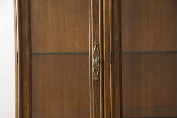 中古　希少　DREXEL HERITAGE(ドレクセルヘリテイジ)　Cameo Classics(キャメオクラシックス)　気品ある佇まいが高級感溢れるのマホガニー材製三面ガラスキャビネット(定価約220万円)(キュリオケース、飾り棚、収納棚)(R-051938)