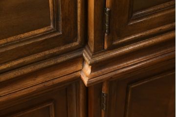 中古　希少　DREXEL HERITAGE(ドレクセルヘリテイジ)　Cameo Classics(キャメオクラシックス)　気品ある佇まいが高級感溢れるのマホガニー材製三面ガラスキャビネット(定価約220万円)(キュリオケース、飾り棚、収納棚)(R-051938)