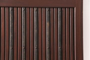 アンティーク建具　総ケヤキ材　経年により渋さを増した佇まいが魅力的な蔵戸(玄関戸、玄関ドア、引き戸)(R-051939)