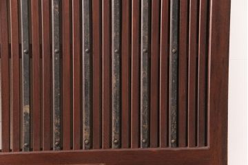 アンティーク建具　総ケヤキ材　経年により渋さを増した佇まいが魅力的な蔵戸(玄関戸、玄関ドア、引き戸)(R-051939)