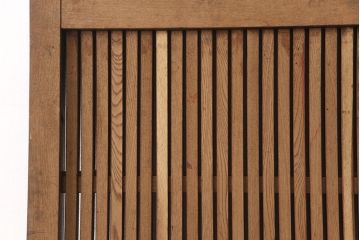 アンティーク建具　総ケヤキ材　経年により渋さを増した佇まいが魅力的な蔵戸(玄関戸、玄関ドア、引き戸)(R-051939)