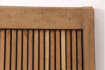 アンティーク建具　総ケヤキ材　経年により渋さを増した佇まいが魅力的な蔵戸(玄関戸、玄関ドア、引き戸)(R-051939)