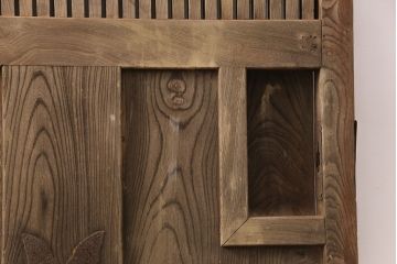 アンティーク建具　総欅(ケヤキ)材　整然と並ぶ格子がアクセントになる格子蔵戸(玄関戸、玄関ドア、引き戸)(R-051940)