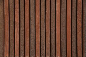 アンティーク建具　総ケヤキ材　金具がビッシリ!木肌と金具のコントラストがおしゃれな格子蔵戸(玄関戸、玄関ドア、引き戸)(R-051941)