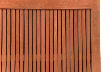 アンティーク建具　総ケヤキ材　金具がビッシリ!木肌と金具のコントラストがおしゃれな格子蔵戸(玄関戸、玄関ドア、引き戸)(R-051941)