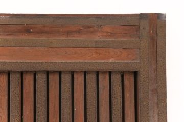 アンティーク建具　総ケヤキ材　金具がビッシリ!木肌と金具のコントラストがおしゃれな格子蔵戸(玄関戸、玄関ドア、引き戸)(R-051941)