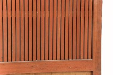 アンティーク建具　総ケヤキ材　金具がビッシリ!木肌と金具のコントラストがおしゃれな格子蔵戸(玄関戸、玄関ドア、引き戸)(R-051941)