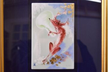 Meissen　マイセン　チューバを吹くシカ　プラーク(陶板画)　額装(R-051950)