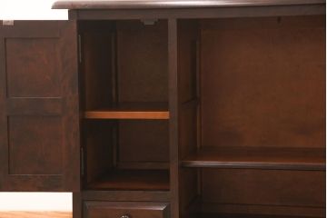 中古　美品　北海道民芸家具　HM135　深みのある色合いが美しいサイドボード(キャビネット、収納棚、リビングボード)(R-051958)