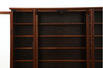 中古　伝統工芸　岩谷堂箪笥　金具の細やかなデザインが美しいサイドボード(ガラス戸棚、収納棚、キャビネット)(R-051964)