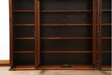 中古　伝統工芸　岩谷堂箪笥　金具の細やかなデザインが美しいサイドボード(ガラス戸棚、収納棚、キャビネット)(R-051964)