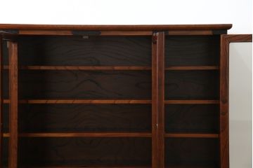 中古　伝統工芸　岩谷堂箪笥　金具の細やかなデザインが美しいサイドボード(ガラス戸棚、収納棚、キャビネット)(R-051964)