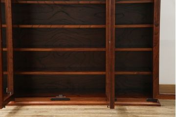 中古　伝統工芸　岩谷堂箪笥　金具の細やかなデザインが美しいサイドボード(ガラス戸棚、収納棚、キャビネット)(R-051964)
