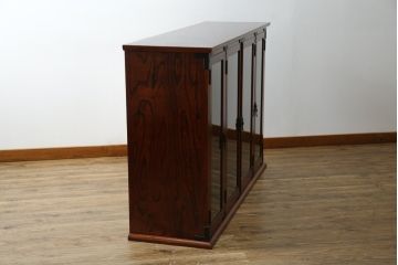 中古　伝統工芸　岩谷堂箪笥　金具の細やかなデザインが美しいサイドボード(ガラス戸棚、収納棚、キャビネット)(R-051964)