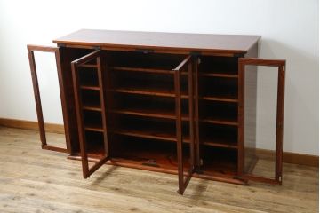 中古　伝統工芸　岩谷堂箪笥　金具の細やかなデザインが美しいサイドボード(ガラス戸棚、収納棚、キャビネット)(R-051964)