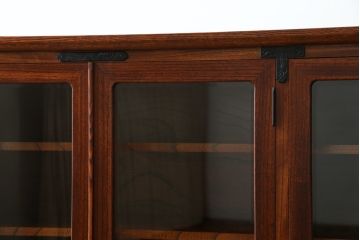 中古　伝統工芸　岩谷堂箪笥　金具の細やかなデザインが美しいサイドボード(ガラス戸棚、収納棚、キャビネット)(R-051964)